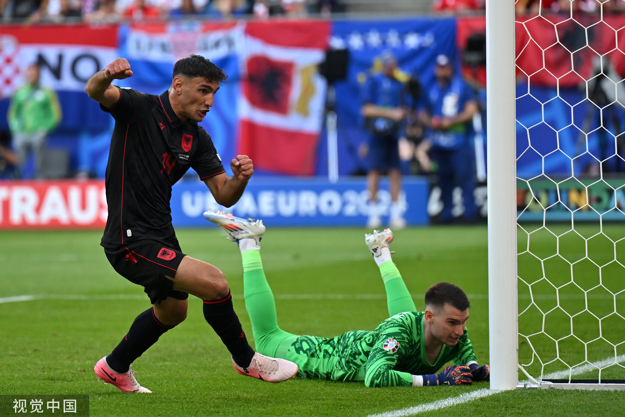 C7娱乐官方网站-沙尔克实现连胜，球队士气高涨迎接下一轮