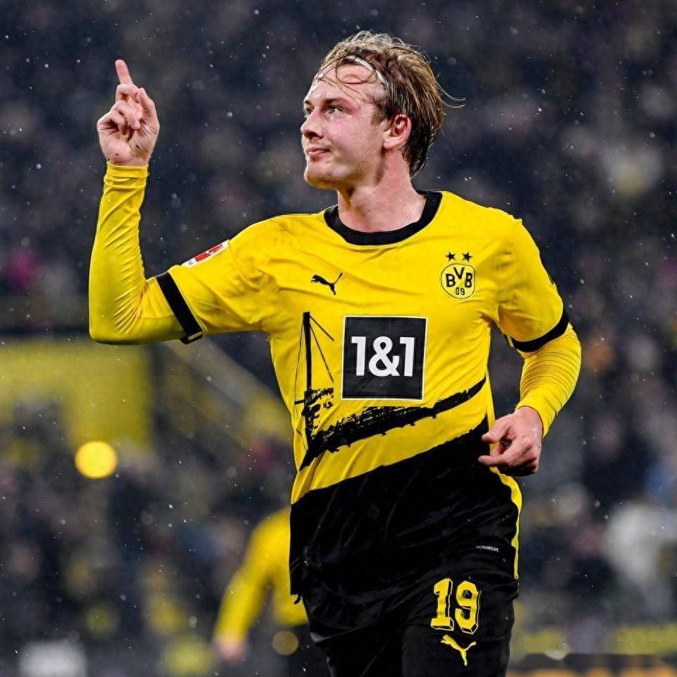 C7娱乐-罗马主场大破多特蒙德，小组榜首