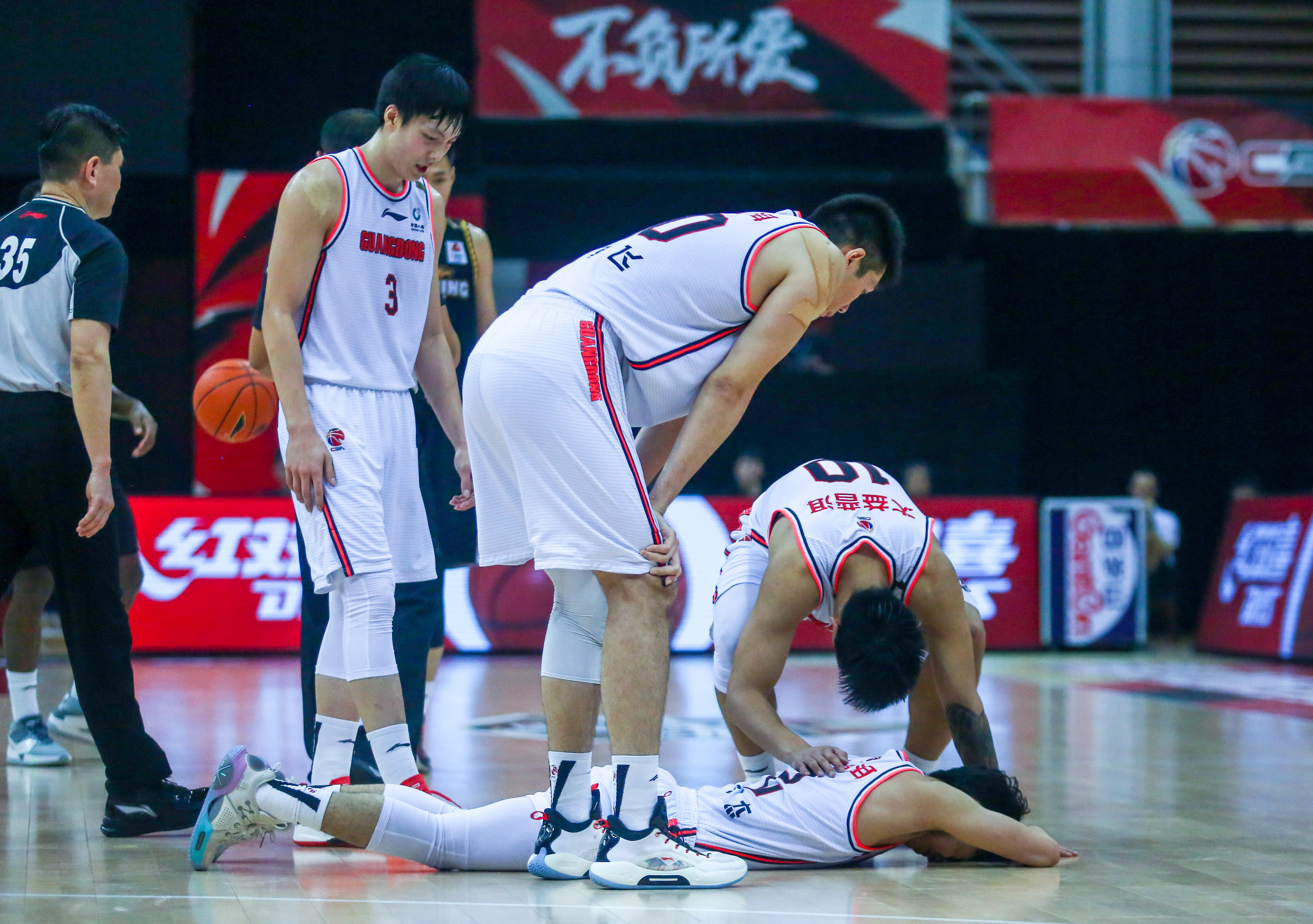 河南男篮连胜在望，球队士气高昂