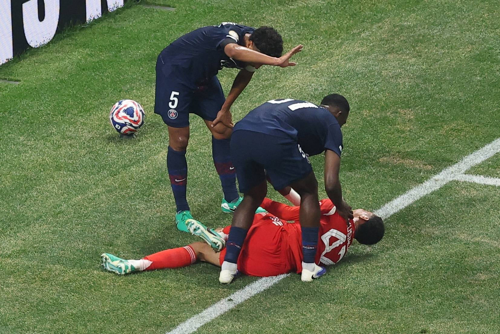 C7娱乐-格拉茨球员受伤离场，对球队实力造成不利影响的简单介绍