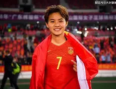 包含英姿飒爽：中国女足队员用汗水与梦想谱写传奇的词条