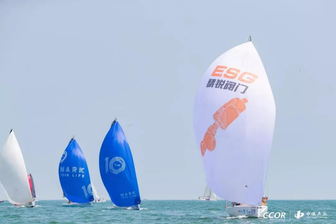 包含冠军之争愈演愈烈，局势扑朔迷离的词条